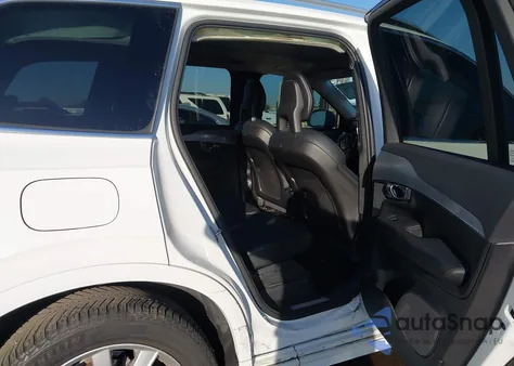 2018 Volvo Xc90 T5 Momentum z USA, uszkodzony, nr VIN YV4102CK1J1370332